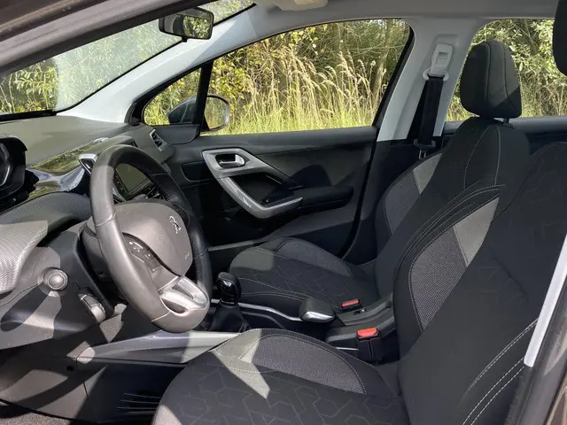 Peugeot 2008 1.2 PureTech Blue Lion 2016 Benzine 11