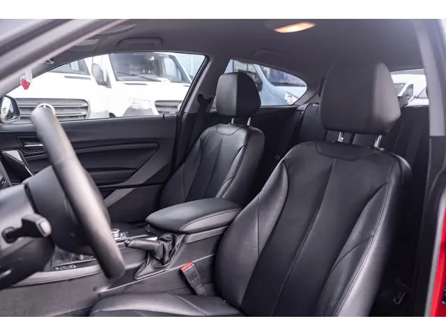 BMW 1 Serie 114i EDE Business+ 2013 Benzine 32
