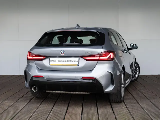 BMW 1 Serie 5-deurs 118i 2023 Benzine 2