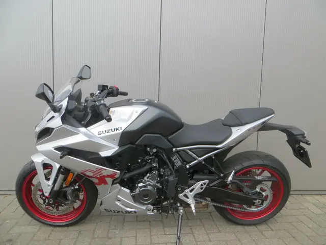 Suzuki GSX GSX-8R 2024 Benzine 9