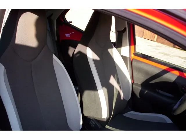 Toyota Aygo 1.0 VVT-i x-play 2014 Benzine 9