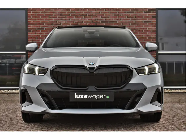 BMW 5 Serie Touring 520i M-Sport 2024 Benzine 7