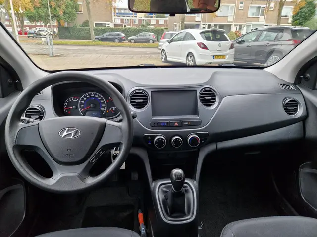 Hyundai i10 1.0i i-Drive 2018 Benzine 8