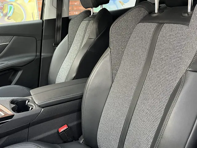 Peugeot 3008 PureTech 130 Allure 2018 Benzine 23