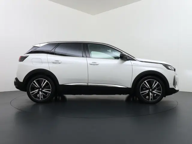 Peugeot 3008 1.6 HYbrid4 300 GT 2022 Hybride Benzine 8