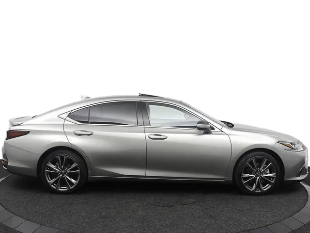 Lexus ES 300h Business Line 2024 Hybride Benzine 13