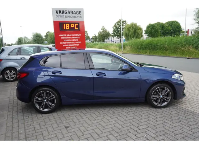 BMW 1 Serie 118i Business Edition 2021 Benzine 2
