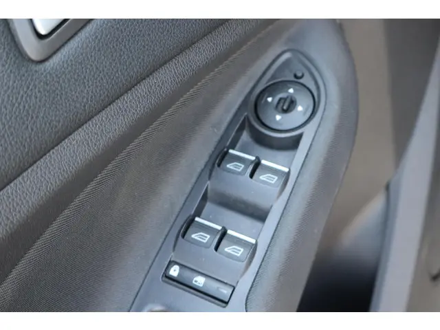 Ford C-MAX 1.5 TDCi Titanium Lease Edition 2016 Diesel 19
