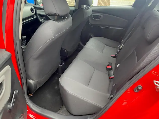 Toyota Yaris 1.0 VVT-i Trend airco 2016 Benzine 9