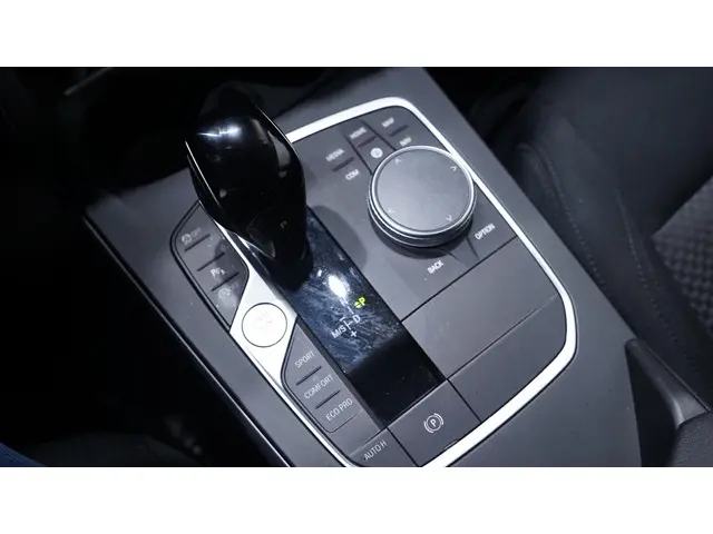 BMW 1 Serie 118i Advantage 2022 Benzine 24