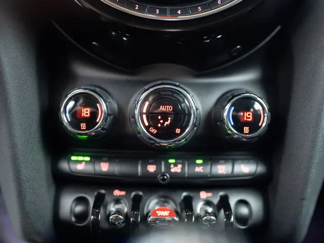 MINI Cooper Mini 1.5 Chili Serious Business 2016 Benzine 13