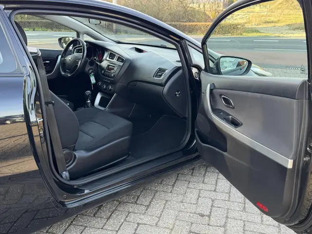 Kia pro_cee'd 1.4 CVVT 2013 Benzine 17