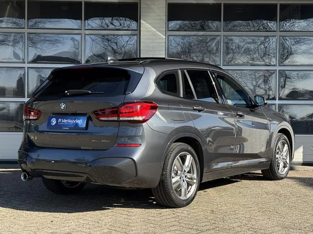 BMW X1 xDrive25e High Executive 2021 Hybride Benzine 8