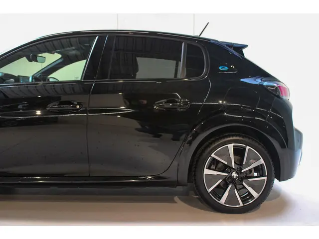 Peugeot e-208 EV GT Pack 50 kWh | PANO | 2022 Elektrisch 19