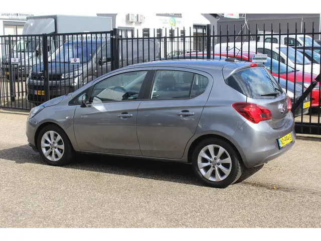 Opel Corsa 1.4 5-deurs Edition, Car-Play! 2017 Benzine 2
