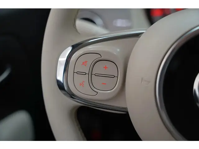 Fiat 500 1.0 Hybrid Dolcevita [ El.kap Climate ] 2022 Benzine 16