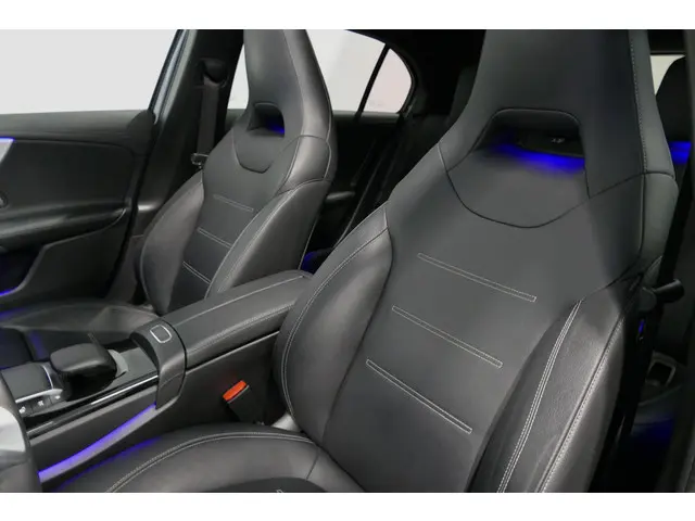 Mercedes-Benz A-Klasse 200 AMG Line 2021 Benzine 7