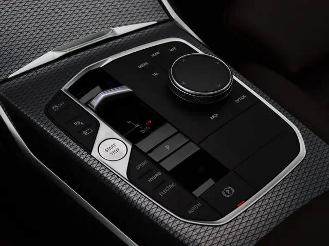 BMW 3 Serie Sedan 330e 2025 Hybride Benzine 18