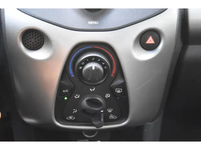 Peugeot 108 1.0 VTi Active Automaat 2015 Benzine 10