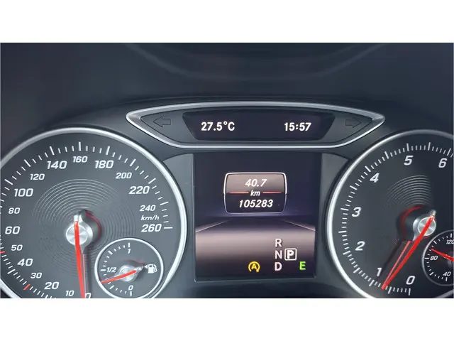 Mercedes-Benz B-Klasse 180 2015 Benzine 11