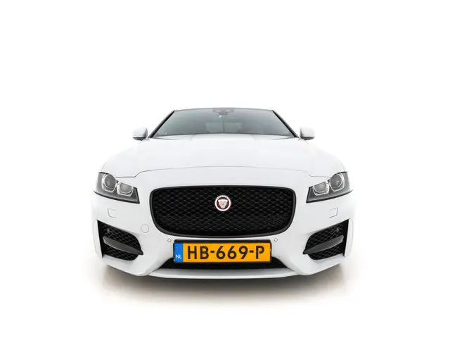 Jaguar XF 2