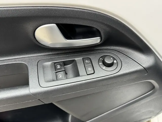 Volkswagen up! 1.0 MPI 60pk BMT move up! 2020 Benzine 6