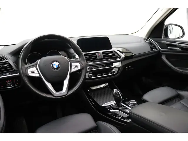 BMW X3 xDrive20i High Executive 2021 Benzine 22
