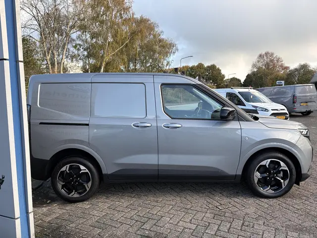 Ford E-Transit Courier Limited 44 kWh 2026 Elektrisch 8