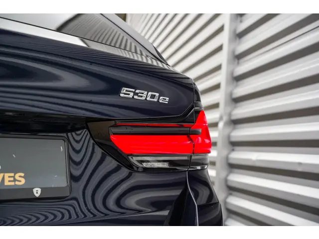 BMW 5 Serie Touring 530e 2022 Hybride Benzine 39