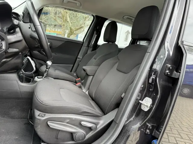 Jeep Renegade 1.4 MultiAir Limited 2015 Benzine 4