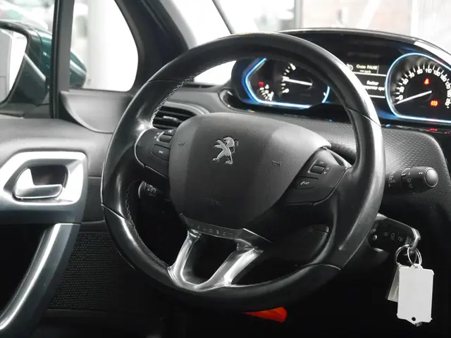 Peugeot 2008 1.2 PureTech Allure 2018 Benzine 11