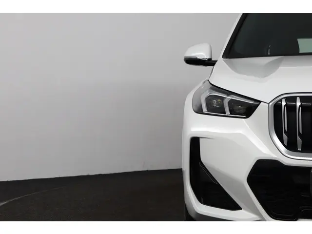 BMW X1 sDrive18i 2023 Benzine 29