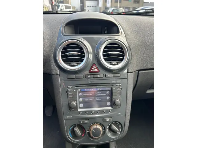 Opel Corsa 1.4-16V Cosmo 2012 Benzine 11