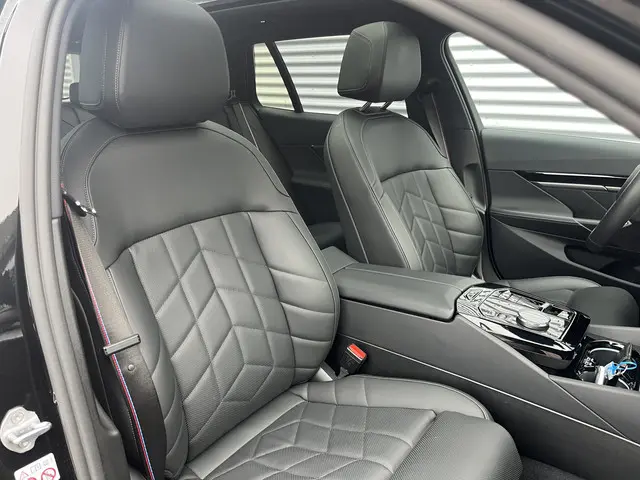 BMW 5 Serie Touring 530e xDrive 2024 Hybride Benzine 37
