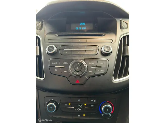Ford Focus Wagon 1.0 Trend Edition 2015 Benzine 10