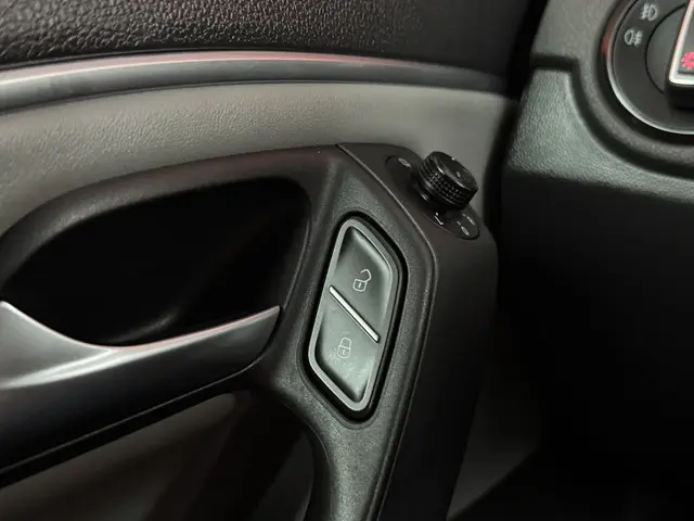 Volkswagen Polo 1.4 TSI BlueGT 2017 Benzine 28