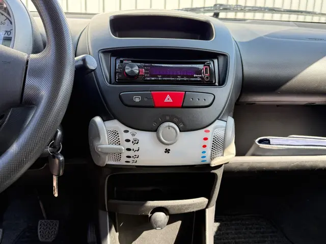 Peugeot 107 1.0 Access Accent|Incl. APK 2013 Benzine 12