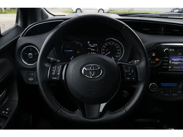 Toyota Yaris 1.5 Hybrid Executive 2017 Hybride Benzine 9