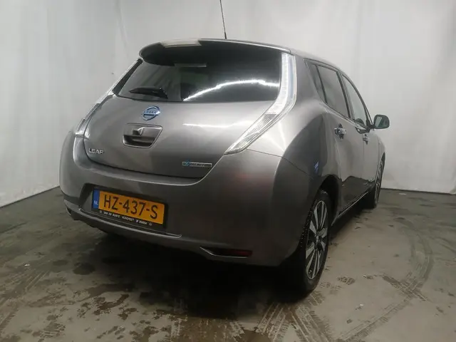 Nissan Leaf Acenta 30 kWh - Schade 2016 Elektrisch 4