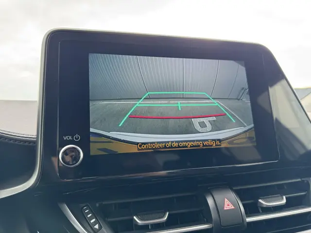 Toyota C-HR 1.8 Hybrid Dynamic 2023 Hybride Benzine 24