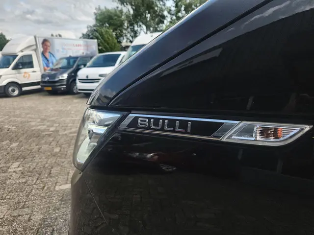 Volkswagen Transporter 2.0 TDI L2H1 28 2021 Diesel 29