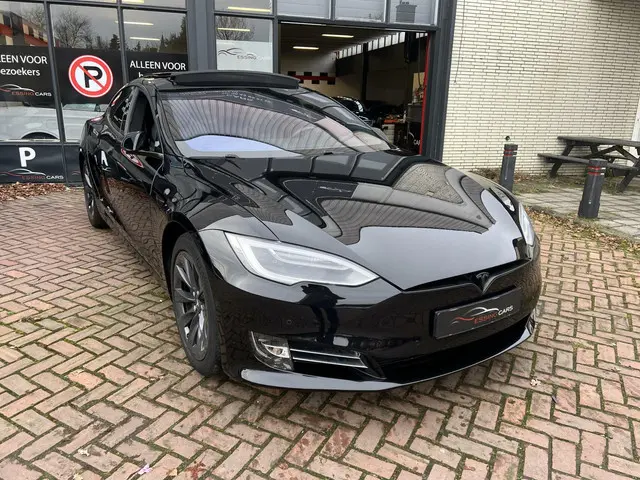 Tesla Model S 2
