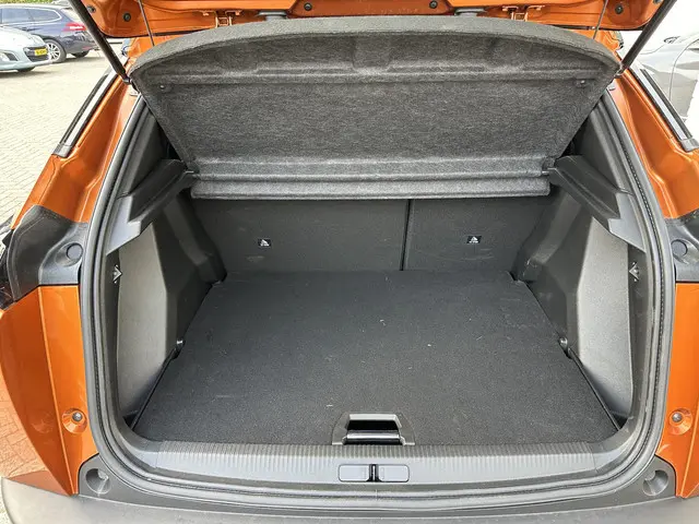 Peugeot 2008 1.2 Turbo 130 PK GT 2022 Benzine 31