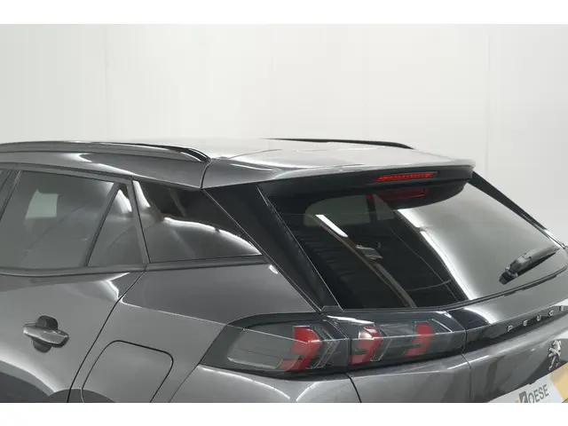 Peugeot 2008 PureTech 130 Allure Pack 2020 Benzine 23