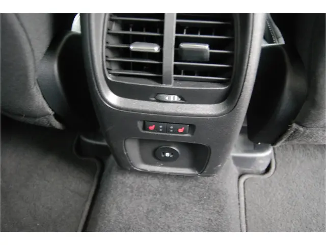 Ford Kuga 2.5 PHEV 243pk Titanium 2024 Hybride Benzine 31