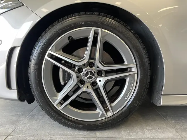 Mercedes-Benz A-Klasse 200 AMG-Line 2019 Benzine 33