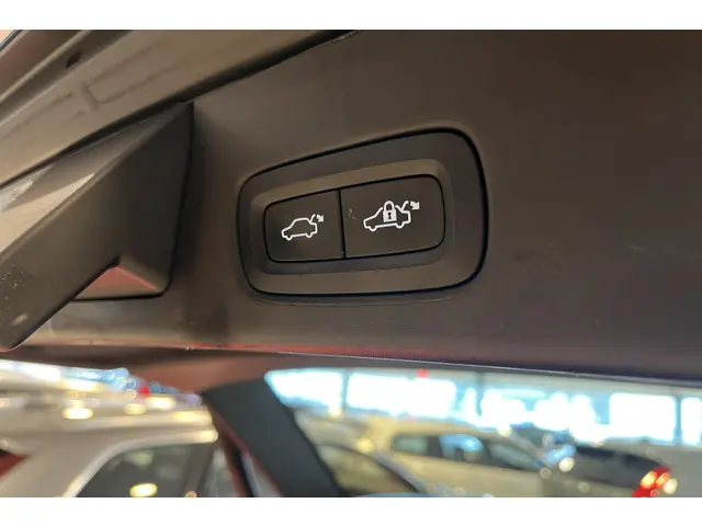 Volvo V90 T4 190pk R-Design 2018 Benzine 44