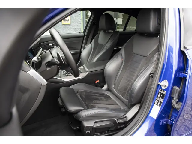 BMW 3 Serie 320i High Executive 2020 Benzine 14