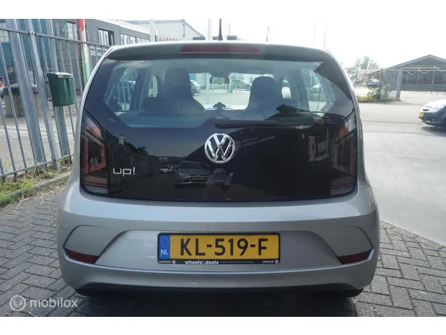 Volkswagen up! 1.0 BMT move up! 2016 Benzine 15