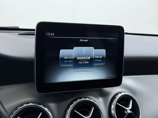 Mercedes-Benz GLA 180 AMG line 2016 Benzine 28